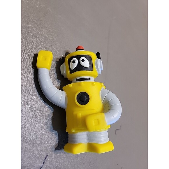 Yo Gabba Gabba Plex Yellow Robot 2008 Spin Master PVC Figure 3.5” Cake Topper - Picture 4 of 4
